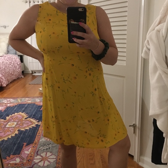 Yellow flowy dress! - Picture 2 of 4